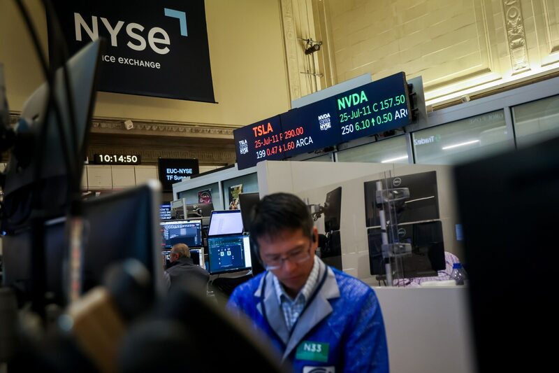 Ações de grandes empresas de tecnologia voltaram a subir acima do S&P 500 em alguns casos desde o fim de janeiro (Foto: Michael Nagle/Bloomberg) Ações de grandes empresas de tecnologia voltaram a subir acima do S&P 500 em alguns casos desde o fim de janeiro (Foto: Michael Nagle/Bloomberg)