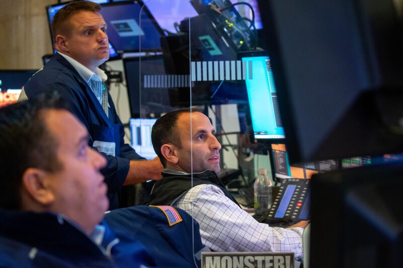 El S&P 500 perdió 1,30% y volvió a los niveles en los que se encontraba en julio de este año, mientras que el Nasdaq cayó 2,14%. El S&P 500 perdió 1,30% y volvió a los niveles en los que se encontraba en julio de este año, mientras que el Nasdaq cayó 2,14%.