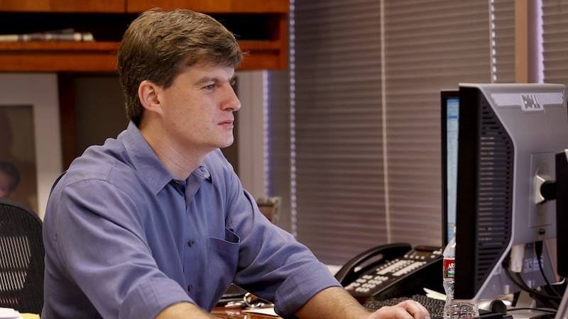 Michael Burry revela aposta contra a Oracle e reforça ceticismo com IA Michael Burry revela aposta contra a Oracle e reforça ceticismo com IA