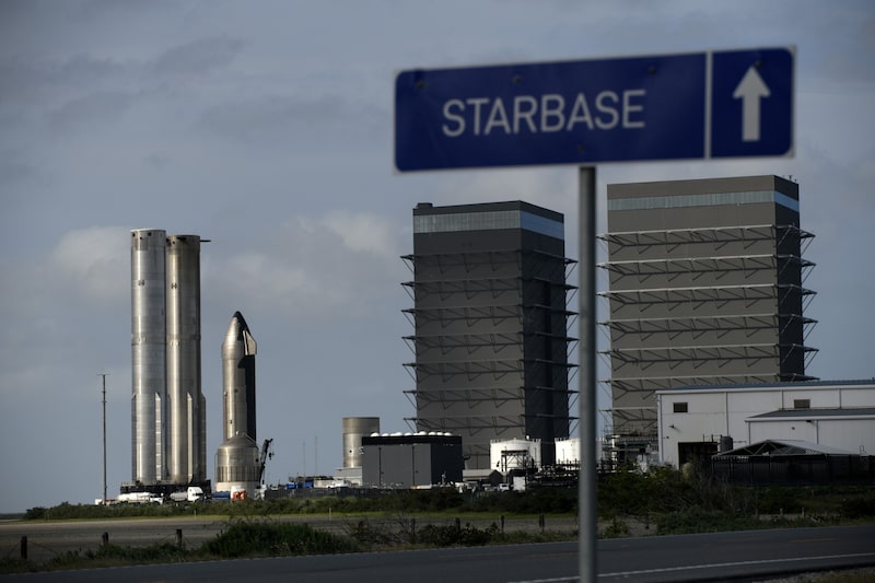 El complejo industrial y la base de lanzamiento de cohetes SpaceX Starbase en Boca Chica, Texas.
Fotógrafo: Mark Felix/Bloomberg El complejo industrial y la base de lanzamiento de cohetes SpaceX Starbase en Boca Chica, Texas.
Fotógrafo: Mark Felix/Bloomberg