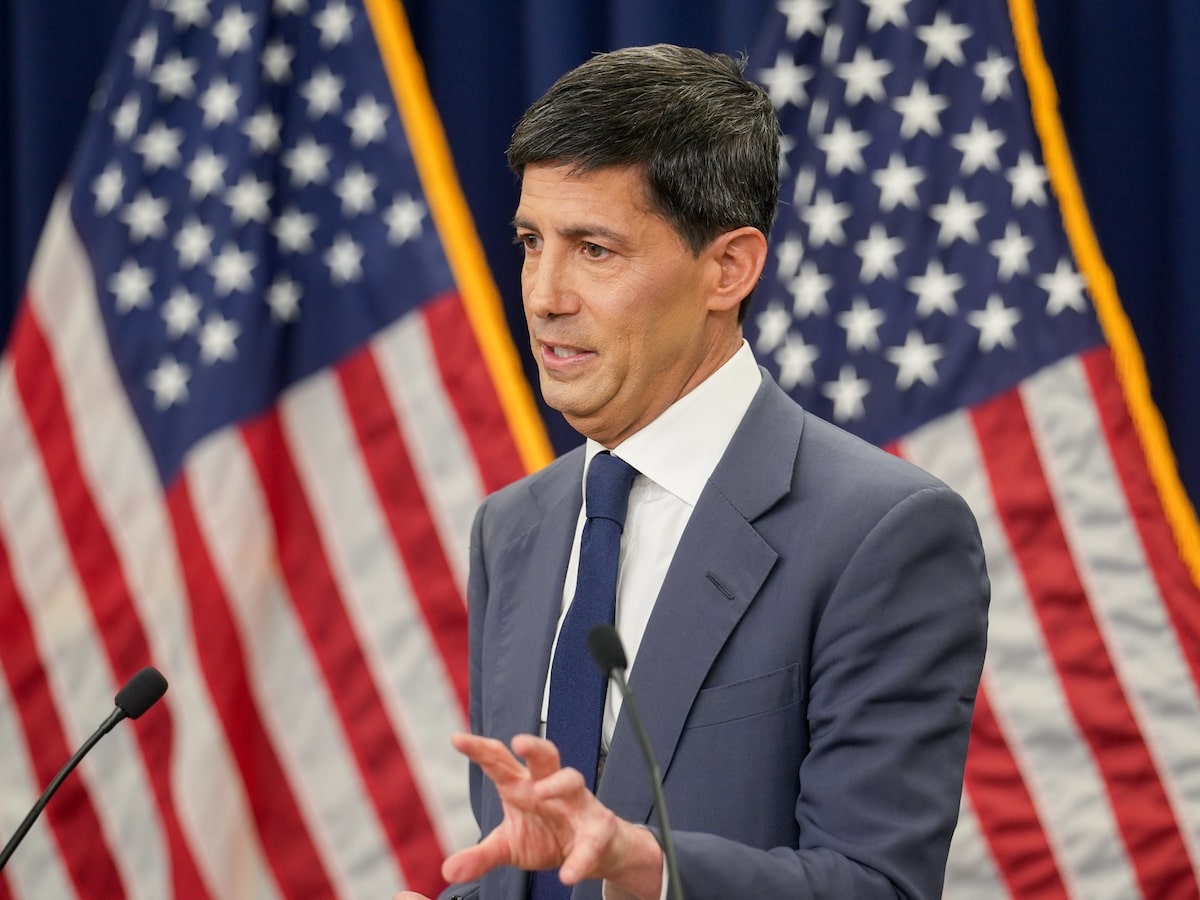 Kevin Warsh impacta el valor del dólar frente al oro y bitcoin.