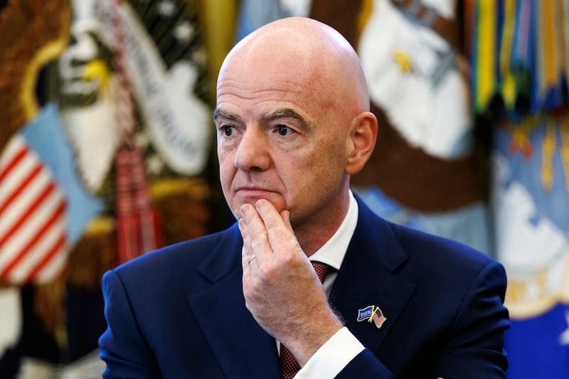 Gianni Infantino, presidente de la FIFA, durante una reunión del Grupo de Trabajo de la FIFA en el Despacho Oval de la Casa Blanca. Fotógrafo: Will Oliver/EPA/Bloomberg. Gianni Infantino, presidente de la FIFA, durante una reunión del Grupo de Trabajo de la FIFA en el Despacho Oval de la Casa Blanca. Fotógrafo: Will Oliver/EPA/Bloomberg.