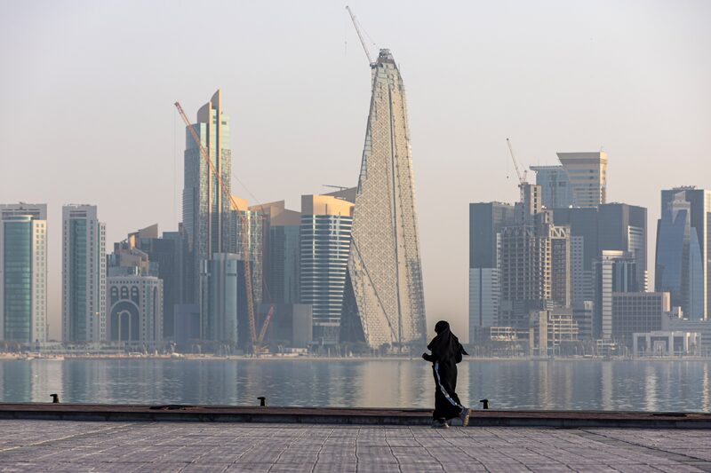 Vista de Doha, no Catar: país é alçado à guerra com ataques do Irã à base americana que existe em seu território (Foto: Christopher Pike/Bloomberg) Vista de Doha, no Catar: país é alçado à guerra com ataques do Irã à base americana que existe em seu território (Foto: Christopher Pike/Bloomberg)