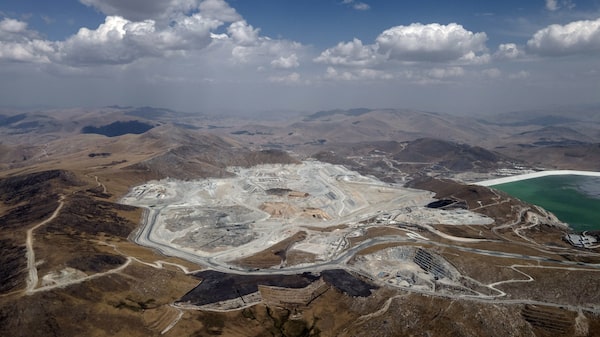 Comunidad indígena de Perú ofrece comprar parte de una concesión de cobre de la minera china MMG Comunidad indígena de Perú ofrece comprar parte de una concesión de cobre de la minera china MMG