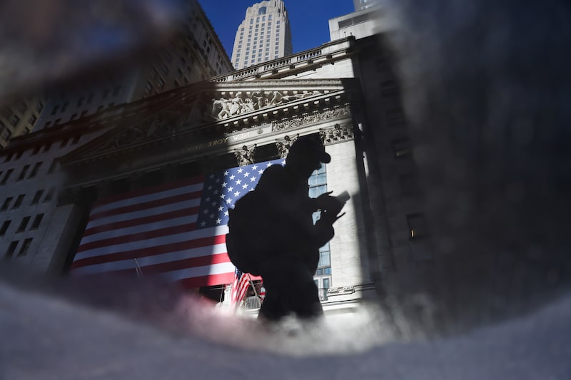 Com a Anthropic e a OpenAI correndo para fazer suas estreias em Wall Street, os investidores mais ricos em breve poderão incluir algumas das maiores empresas de tecnologia do mundo em seus portfólios. Com a Anthropic e a OpenAI correndo para fazer suas estreias em Wall Street, os investidores mais ricos em breve poderão incluir algumas das maiores empresas de tecnologia do mundo em seus portfólios.