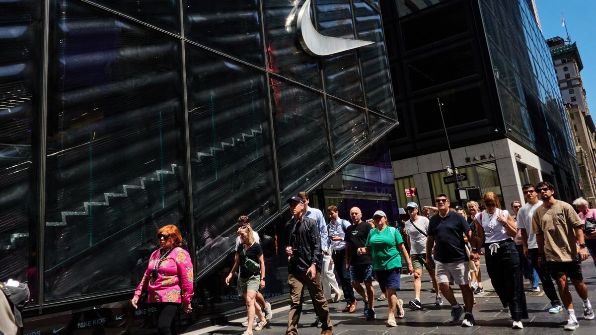 Acción de Nike rebota, pero Wall Street advierte una recuperación más lenta de lo previsto