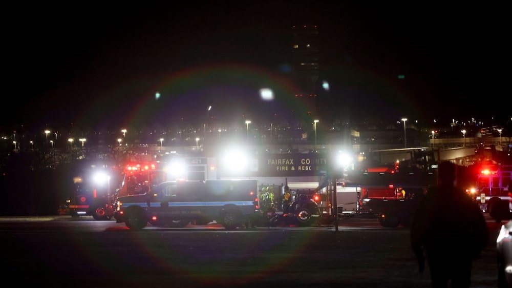 Un avión regional que volaba para American Airlines Group Inc. colisionó en un mortal accidente en pleno vuelo con un helicóptero militar en los alrededores de Washington, DC. Un avión regional que volaba para American Airlines Group Inc. colisionó en un mortal accidente en pleno vuelo con un helicóptero militar en los alrededores de Washington, DC.