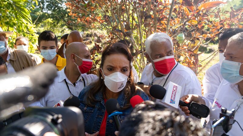 Candidata de esquerda em Honduras afirma vitória com ampla vantagem Candidata de esquerda em Honduras afirma vitória com ampla vantagem