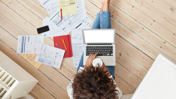 Freelancers homens ganham 48% mais do que mulheres, diz estudo Freelancers homens ganham 48% mais do que mulheres, diz estudo