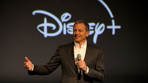 Iger empieza a limpiar algunos de los desastres que él mismo causó en Disney Iger empieza a limpiar algunos de los desastres que él mismo causó en Disney