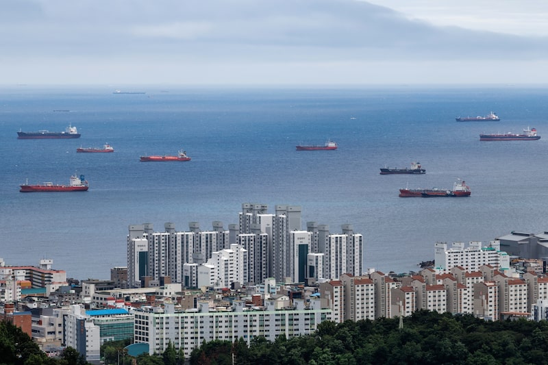 Se ha producido una inundación de más de 60 millones de barriles atrapados que quedaron congelados al comienzo de la guerra. (Fotógrafo: SeongJoon Cho/Bloomberg). Se ha producido una inundación de más de 60 millones de barriles atrapados que quedaron congelados al comienzo de la guerra. (Fotógrafo: SeongJoon Cho/Bloomberg).