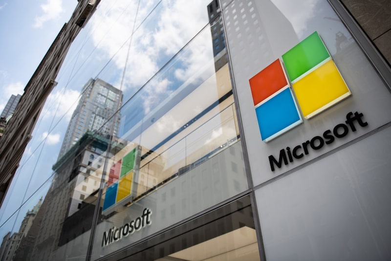 El logotipo de la tienda de Microsoft Corp. en Nueva York. Fotógrafo: Mark Kauzlarich/Bloomberg. El logotipo de la tienda de Microsoft Corp. en Nueva York. Fotógrafo: Mark Kauzlarich/Bloomberg.