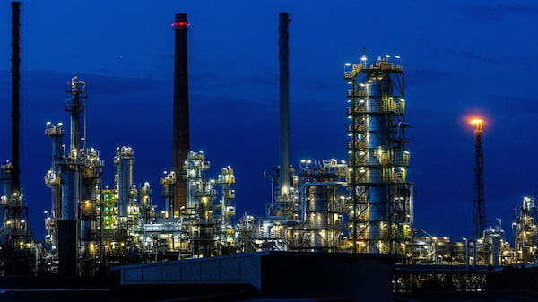 Petróleo sube a máximo de tres meses mientras saudíes dan señales hacia la demanda Petróleo sube a máximo de tres meses mientras saudíes dan señales hacia la demanda