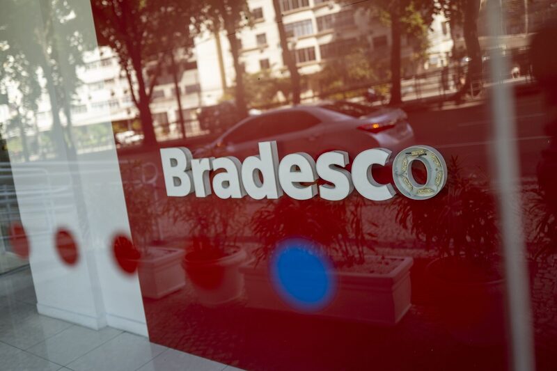 O custo de crédito do Bradesco subiu de 3,2% para 3,3%, pressionado por provisões para casos do atacado e do Banco John Deere. (Foto: Lucas Landau/Bloomberg) O custo de crédito do Bradesco subiu de 3,2% para 3,3%, pressionado por provisões para casos do atacado e do Banco John Deere. (Foto: Lucas Landau/Bloomberg)