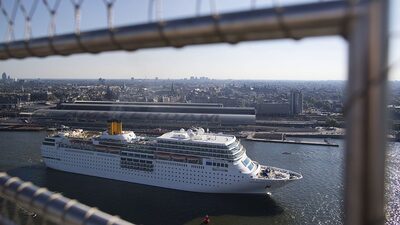 Amsterdã proibirá navios de cruzeiro para controlar turismo e poluição Amsterdã proibirá navios de cruzeiro para controlar turismo e poluição