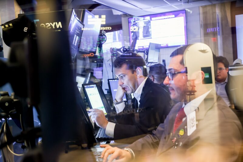 Amplios dividendos tientan a inversores a apostar por acciones de alto rendimiento rezagadas. Amplios dividendos tientan a inversores a apostar por acciones de alto rendimiento rezagadas.