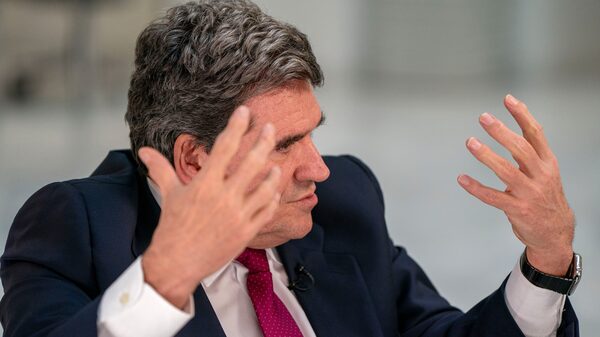 Protecionista, Espanha se beneficia de nômades digitais, diz chefe do BC do país Protecionista, Espanha se beneficia de nômades digitais, diz chefe do BC do país