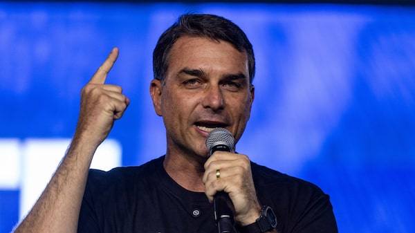 Laços com Vorcaro abalam o apoio de empresários e investidores a Flávio Bolsonaro Laços com Vorcaro abalam o apoio de empresários e investidores a Flávio Bolsonaro