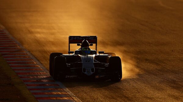 Escasa venta de entradas y poco entusiasmo arruinan el debut de la Fórmula 1 en Las Vegas Escasa venta de entradas y poco entusiasmo arruinan el debut de la Fórmula 1 en Las Vegas