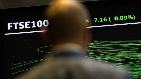 FTSE 100 supera los 10.000 puntos por primera vez tras cerrar su mejor año desde 2009 FTSE 100 supera los 10.000 puntos por primera vez tras cerrar su mejor año desde 2009