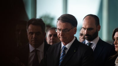 Bolsonaro diz que vai cumprir Constituição e governo dará início à transição Bolsonaro diz que vai cumprir Constituição e governo dará início à transição