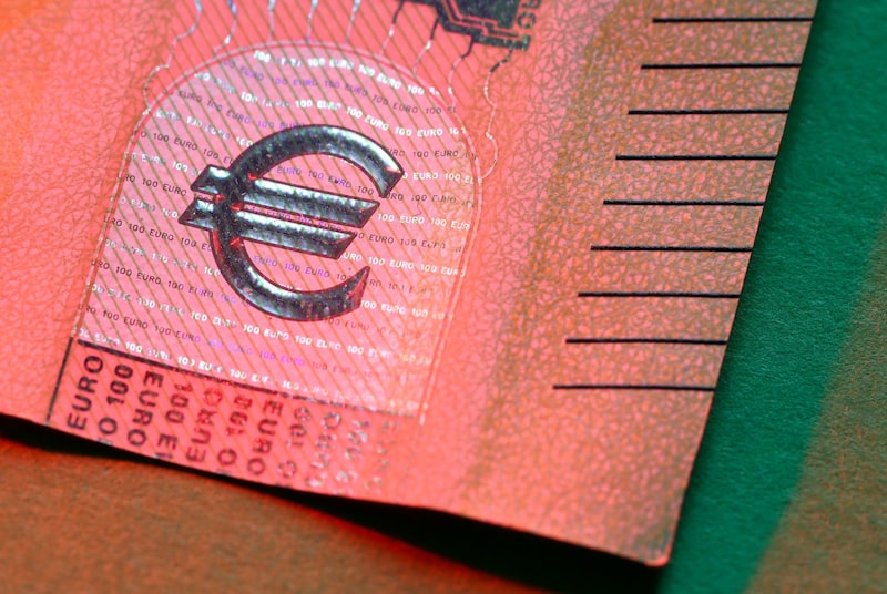 La demanda de protección frente a la debilidad del euro alcanzó a principios de este mes su nivel más alto en cuatro años. Fotógrafo: Andrey Rudakov/Bloomberg La demanda de protección frente a la debilidad del euro alcanzó a principios de este mes su nivel más alto en cuatro años. Fotógrafo: Andrey Rudakov/Bloomberg