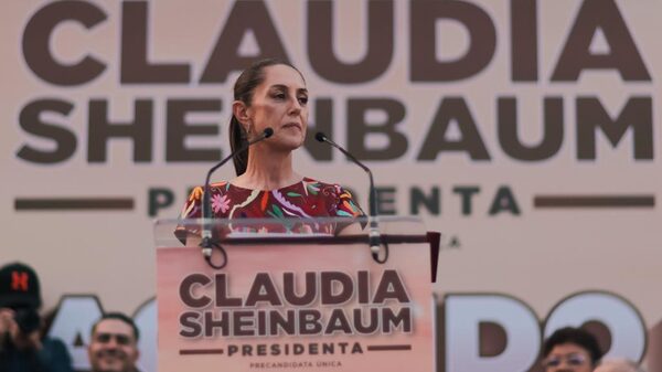 Claudia Sheinbaum promete consolidar trenes de pasajeros de AMLO en cierre de precampaña Claudia Sheinbaum promete consolidar trenes de pasajeros de AMLO en cierre de precampaña