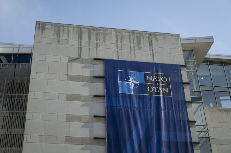 Portugal se encuentra entre los países que aún no han alcanzado el objetivo de la OTAN, ya que se calcula que su gasto en defensa alcanzará el 1,55% del PIB en 2024. Portugal se encuentra entre los países que aún no han alcanzado el objetivo de la OTAN, ya que se calcula que su gasto en defensa alcanzará el 1,55% del PIB en 2024.