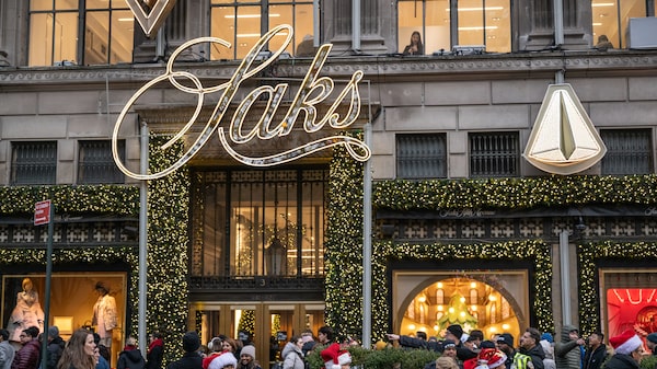 Crise no luxo: Saks, agora no Chapter 11, deve US$ 225 milhões a Chanel, Kering e LVMH Crise no luxo: Saks, agora no Chapter 11, deve US$ 225 milhões a Chanel, Kering e LVMH