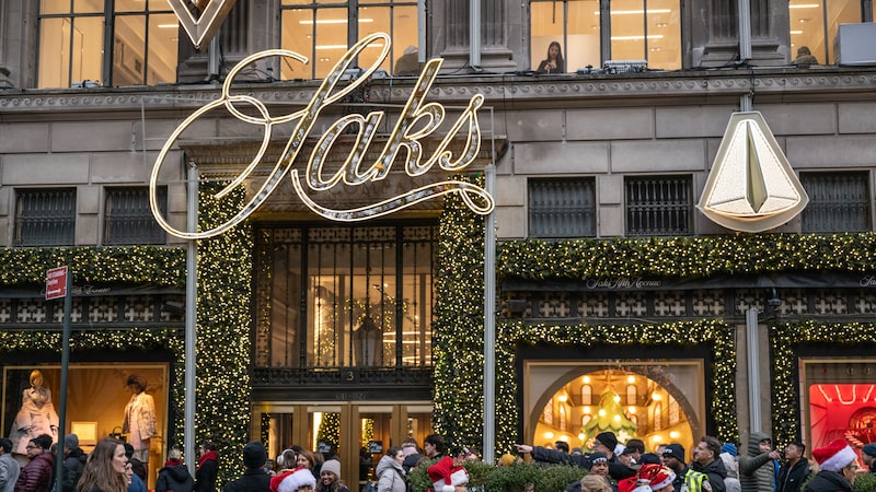 Crise no luxo: Saks, agora no Chapter 11, deve US$ 225 milhões a Chanel, Kering e LVMH Crise no luxo: Saks, agora no Chapter 11, deve US$ 225 milhões a Chanel, Kering e LVMH