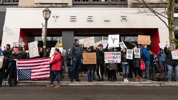 Este analista tinha o 2º maior preço-alvo para a ação da Tesla. Agora cortou em 43% Este analista tinha o 2º maior preço-alvo para a ação da Tesla. Agora cortou em 43%