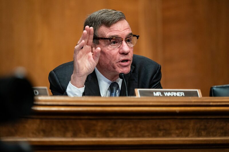 Mark Warner, que se presenta a la reelección en 2026, dijo que su objetivo es llevar la IA a la campaña electoral. Mark Warner, que se presenta a la reelección en 2026, dijo que su objetivo es llevar la IA a la campaña electoral.