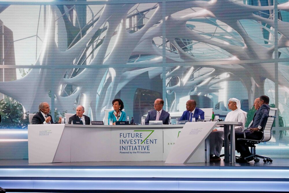 Ray Dalio, fundador da Bridgewater, Stephen Schwarzman, da Blackstone, Ana Botín, do Santander, Larry Fink, da Blackrock, Patrice Motsepe, da African Rainbow Minerals, Khaldoon Al Mubarak, do Mubadala, David Solomon, do Goldman Sachs, e Richard Quest, da TV, participam do evento em Riad Ray Dalio, fundador da Bridgewater, Stephen Schwarzman, da Blackstone, Ana Botín, do Santander, Larry Fink, da Blackrock, Patrice Motsepe, da African Rainbow Minerals, Khaldoon Al Mubarak, do Mubadala, David Solomon, do Goldman Sachs, e Richard Quest, da TV, participam do evento em Riad