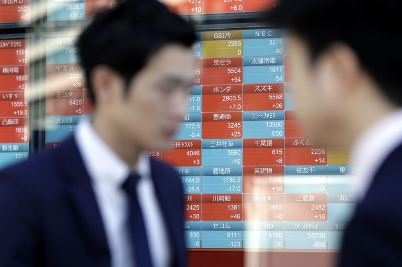 Las acciones cayeron en Australia y Japón, mientras que los futuros de Hong Kong subieron. Las acciones cayeron en Australia y Japón, mientras que los futuros de Hong Kong subieron.