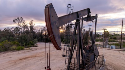El petróleo se dispara hasta casi US$95 ante ofensiva de EE.UU. contra la economía de Irán El petróleo se dispara hasta casi US$95 ante ofensiva de EE.UU. contra la economía de Irán