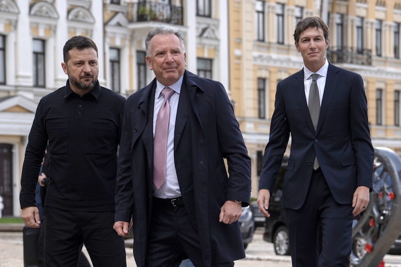 El presidente ucraniano Volodymyr Zelenskiy, a la izquierda, se reúne con los enviados estadounidenses Steve Witkoff y Jared Kushner en Kiev el 6 de septiembre. Fotógrafo: Andrew Kravchenko/Bloomberg El presidente ucraniano Volodymyr Zelenskiy, a la izquierda, se reúne con los enviados estadounidenses Steve Witkoff y Jared Kushner en Kiev el 6 de septiembre. Fotógrafo: Andrew Kravchenko/Bloomberg