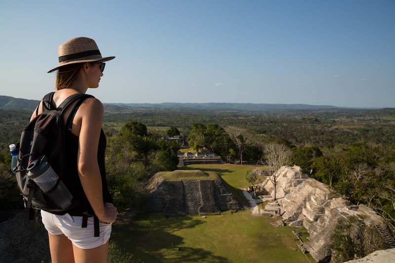 La mayoría de los viajeros este verano no hablarán con agentes de viajes humanos cara a cara, ni siquiera en línea, mientras planifican sus viajes. La mayoría de los viajeros este verano no hablarán con agentes de viajes humanos cara a cara, ni siquiera en línea, mientras planifican sus viajes.