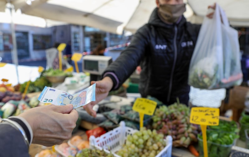 A customer hands a 20 Euro currency banknote to a vendor at a stall selling fruit and vegetables in Rome, Italy, on Thursday, Oct. 8, 2020. Italy's government reinforced measures to curb the coronavirus pandemic, including decreeing that protective masks must be worn outdoors across the country. Photographer: Alessia Pierdomenico/Bloomberg A customer hands a 20 Euro currency banknote to a vendor at a stall selling fruit and vegetables in Rome, Italy, on Thursday, Oct. 8, 2020. Italy's government reinforced measures to curb the coronavirus pandemic, including decreeing that protective masks must be worn outdoors across the country. Photographer: Alessia Pierdomenico/Bloomberg