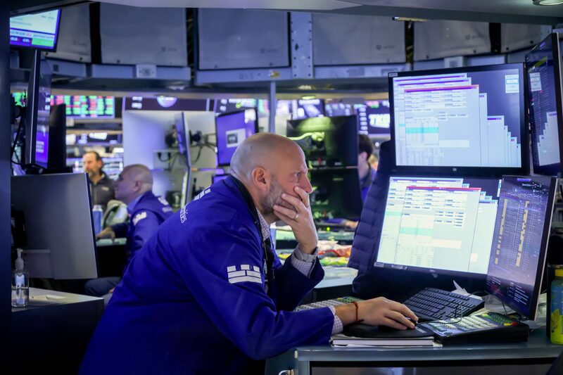 US Stocks Slide As Government Reopens With Data Still Delayed US Stocks Slide As Government Reopens With Data Still Delayed
