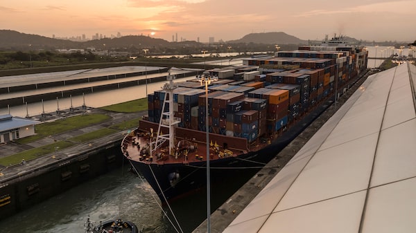 El Canal de Panamá entrega dividendos récord por US$2.965 millones al Estado El Canal de Panamá entrega dividendos récord por US$2.965 millones al Estado