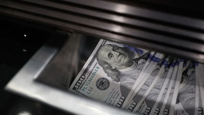 El dólar se desploma al inicio de septiembre ante giro en apuestas de tasas El dólar se desploma al inicio de septiembre ante giro en apuestas de tasas