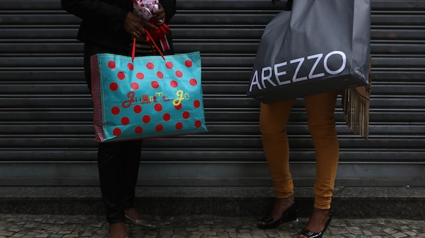 Shoe Retailer Arezzo Raises $158 Million in Brazil Share Sale Shoe Retailer Arezzo Raises $158 Million in Brazil Share Sale