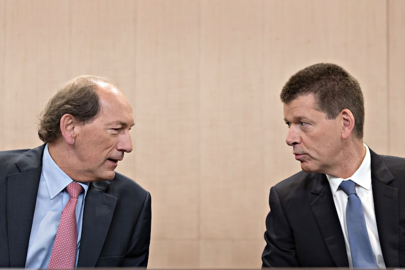 Paul Bulcke (à esquerda), presidente do conselho da Nestlé, e Francois-Xavier Roger, CFO: importância e prestígio do executivo-chefe financeiro na gigante global de alimentos (Michele Limina/Bloomberg) Paul Bulcke (à esquerda), presidente do conselho da Nestlé, e Francois-Xavier Roger, CFO: importância e prestígio do executivo-chefe financeiro na gigante global de alimentos (Michele Limina/Bloomberg)