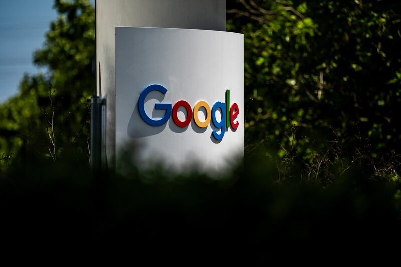 ¿Y si dividir Alphabet fuera el camino al alza? Un analista de Wall Street dice que la acción podría subir hasta 89% si se escinde. ¿Y si dividir Alphabet fuera el camino al alza? Un analista de Wall Street dice que la acción podría subir hasta 89% si se escinde.