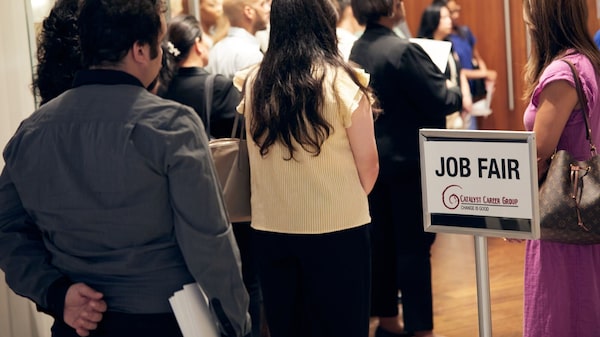 Payroll: geração de empregos nos EUA recua em julho e muda apostas sobre decisão do Fed Payroll: geração de empregos nos EUA recua em julho e muda apostas sobre decisão do Fed