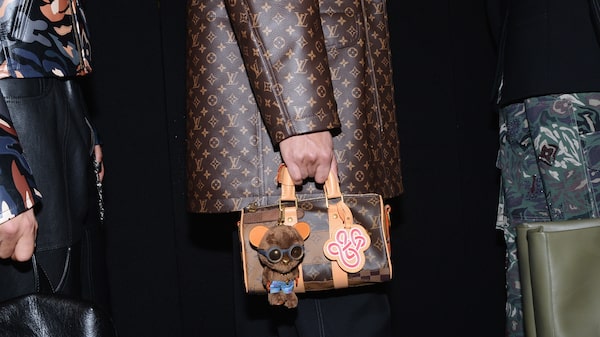 De Louis Vuitton a Prada: marcas de luxo apostam em ‘amuletos’ depois da febre Labubu De Louis Vuitton a Prada: marcas de luxo apostam em ‘amuletos’ depois da febre Labubu