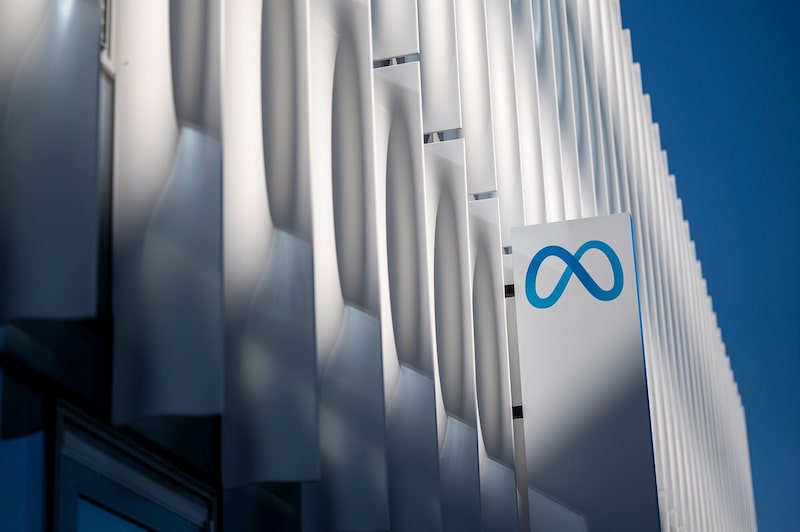 Google nombró a Kavukcuoglu arquitecto jefe de IA, una nueva función de vicepresidente sénior que depende directamente del CEO Sundar Pichai, según una nota interna obtenida por Bloomberg News. Google nombró a Kavukcuoglu arquitecto jefe de IA, una nueva función de vicepresidente sénior que depende directamente del CEO Sundar Pichai, según una nota interna obtenida por Bloomberg News.