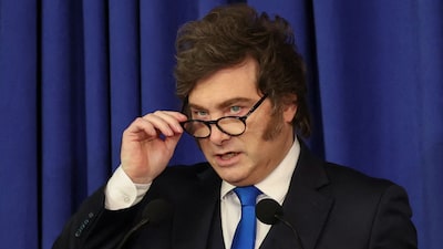 Rali dos títulos da Argentina perde fôlego com rating e guerra e limita ‘efeito Milei’ Rali dos títulos da Argentina perde fôlego com rating e guerra e limita ‘efeito Milei’