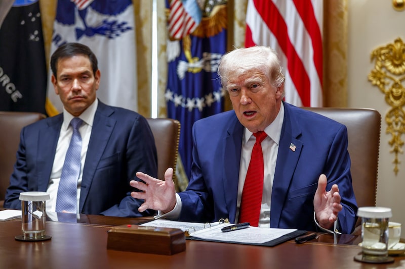 Marco Rubio, secretario de Estado, y el presidente de EE.UU., Donald Trump, durante una reunión del Consejo de Ministros en la Casa Blanca, en Washington el jueves 26 de marzo de 2026. Foto: EPA POOL Marco Rubio, secretario de Estado, y el presidente de EE.UU., Donald Trump, durante una reunión del Consejo de Ministros en la Casa Blanca, en Washington el jueves 26 de marzo de 2026. Foto: EPA POOL