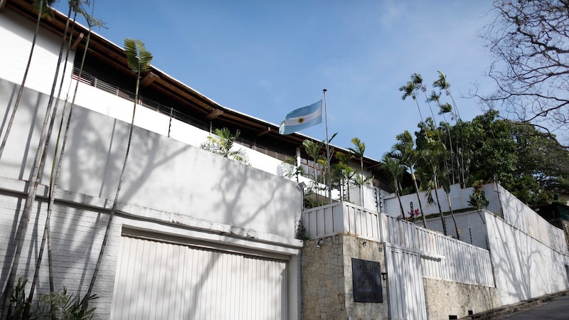 Brasil deixará de representar embaixada da Argentina em Caracas, dizem fontes Brasil deixará de representar embaixada da Argentina em Caracas, dizem fontes